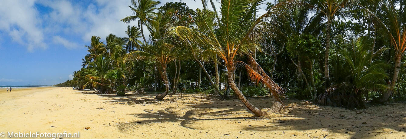 Een panoramafoto van een tropisch strand. [Samsung Galaxy Trend]