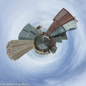 Foto van de Wilhelminapier in Rotterdam in de Planetical app. [iPhone6]