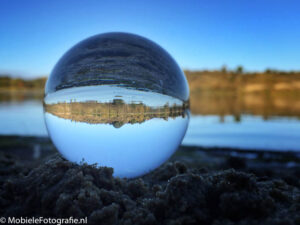Foto van Glazen bol op het strand van een duinmeertje [iPhone6]