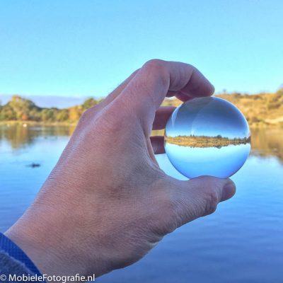 De glazen bol kan in de hand gehouden worden tijdens het fotograferen. [iPhone6]