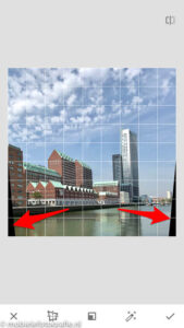 Snapseed Perspectief: de randen die ontstaan bij het verticale draaien van de foto.