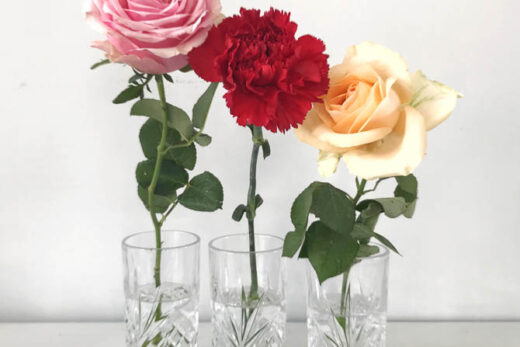 Regel van de oneven aantallen: mobiele foto van drie bloemen in een vaas. [iPhone 7]