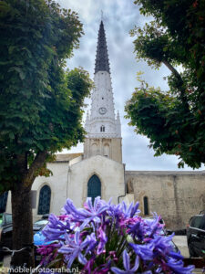 Omlijsting van de kerktoren van Ars-en-Re op Ile de Re, Frankrijk