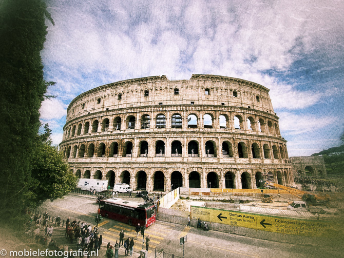Het Colosseum in Rome met Snapseed's Grunge bewerking.